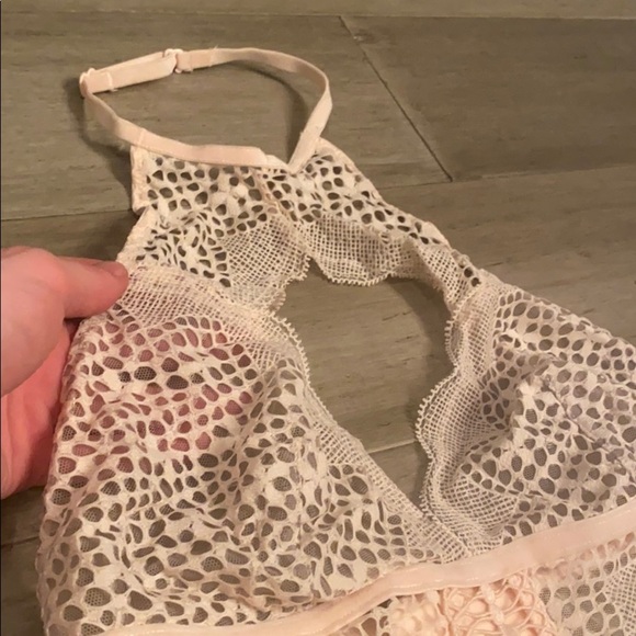 VS High Neck Bralette​ - Picture 6 of 11